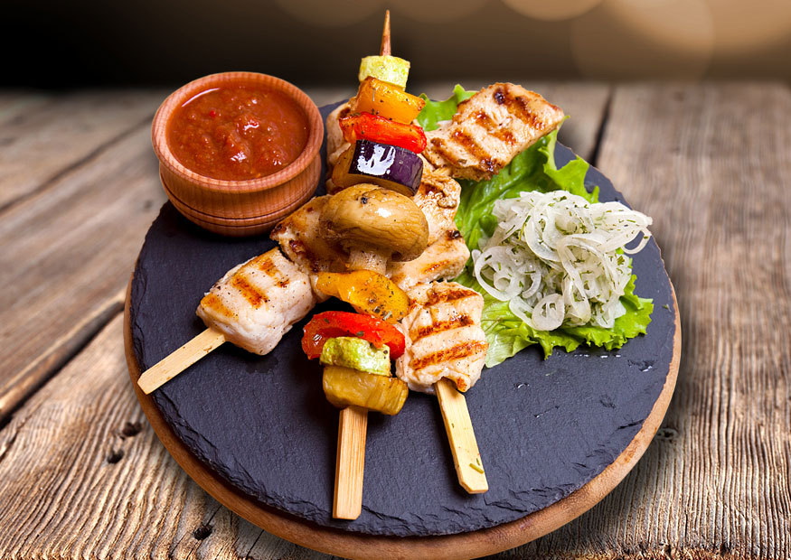Chicken kebabs with vegetables
