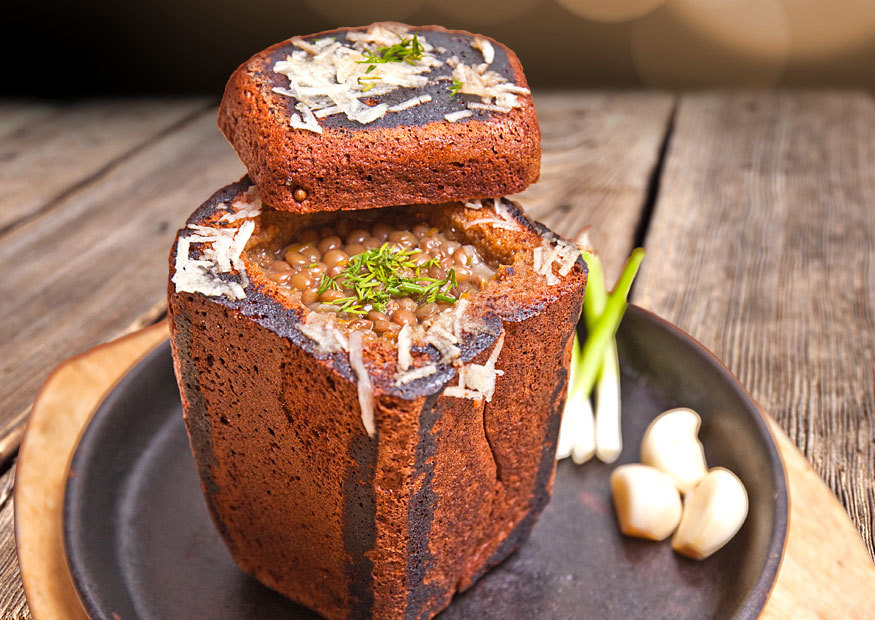 Lentil soup in Borodino bread