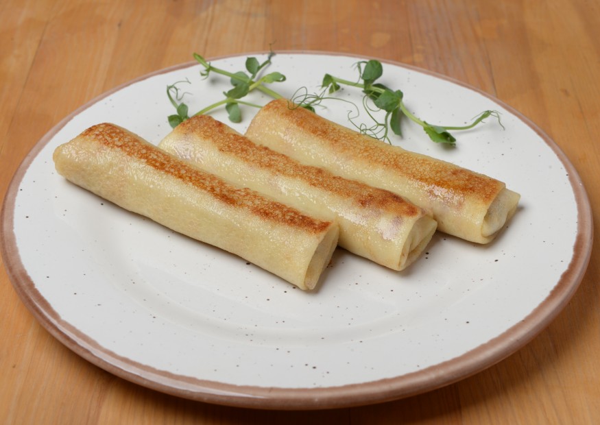 Pancakes with chicken, fried onion and herbs