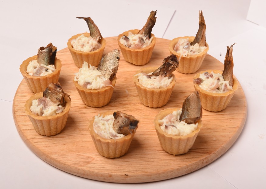 Tartlets with sprats and pate